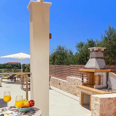 Sleeps 4 With Pool Air Con And Wifi Mousata