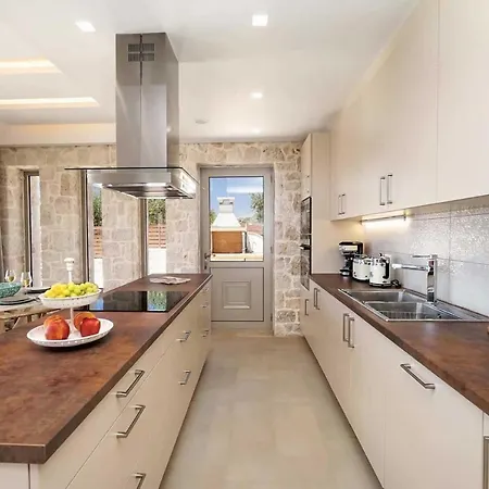 Villa Sleeps 4 With Pool Air Con And Wifi Mousata