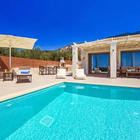 Villa Sleeps 4 With Pool Air Con And Wifi